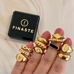 Trendy chunky ringen om de hand voor een mooie look