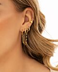Gouden oorbellen mix bij model