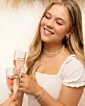 Gouden sieraden bij model