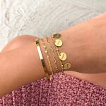 Armband met namen 4 muntjes goud kleurig