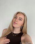 Gouden ring met hartjes bij influencer