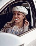Influencer draagt chain & pearl ketting