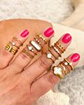 Gouden ringen met witte details