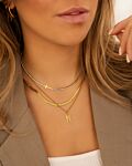 Gouden necklaceparty bij model
