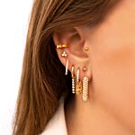 Gouden earparty bij meisje