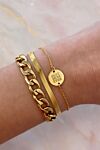Gouden armbanden mix bij model