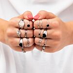 Ringen zilver om hand met zwarte details