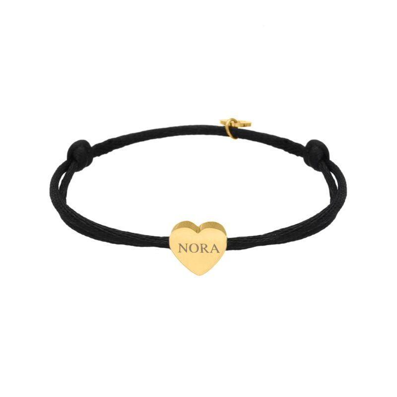 Zwart satijnen armbandje met gouden graveerbaar hartje