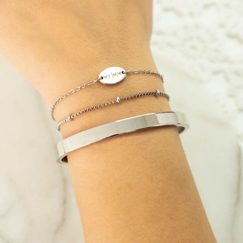 Trendy armbandje met 4 letters
