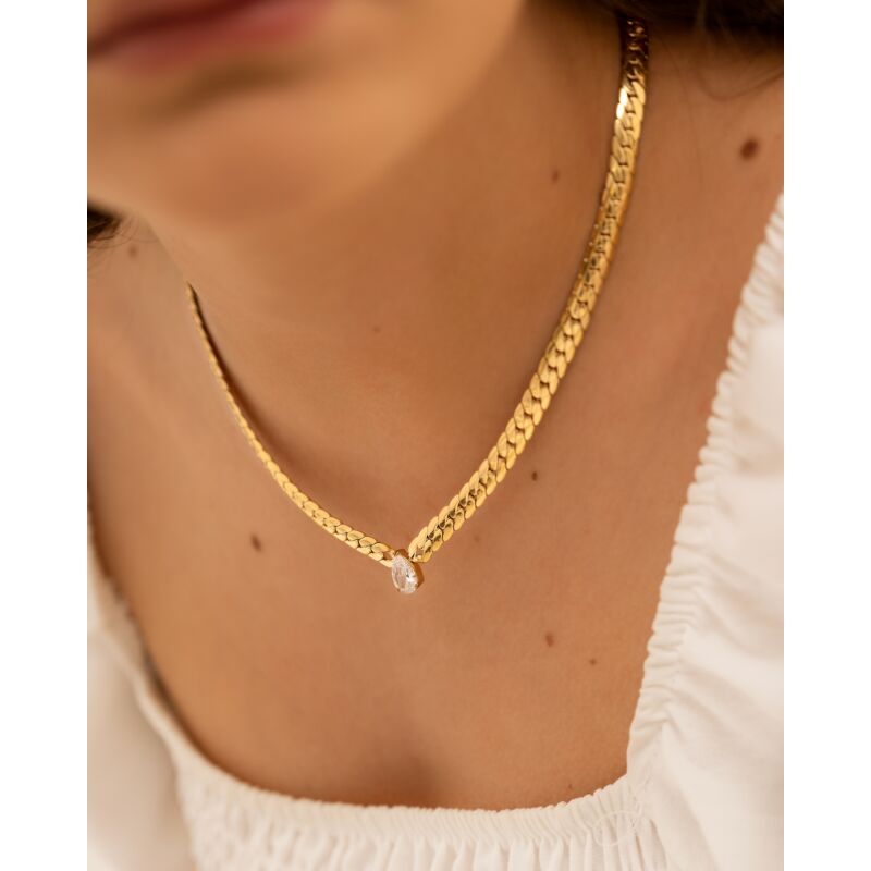 Gouden chain ketting met steentje en witte top