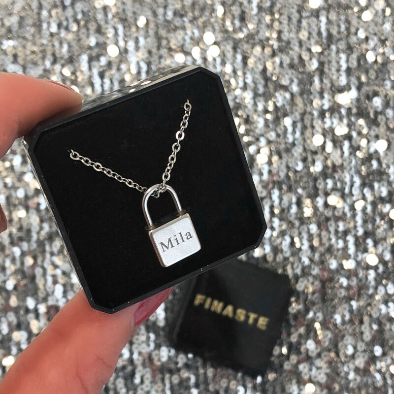 Graveerbare ketting met een slotje in een sieradendoosje