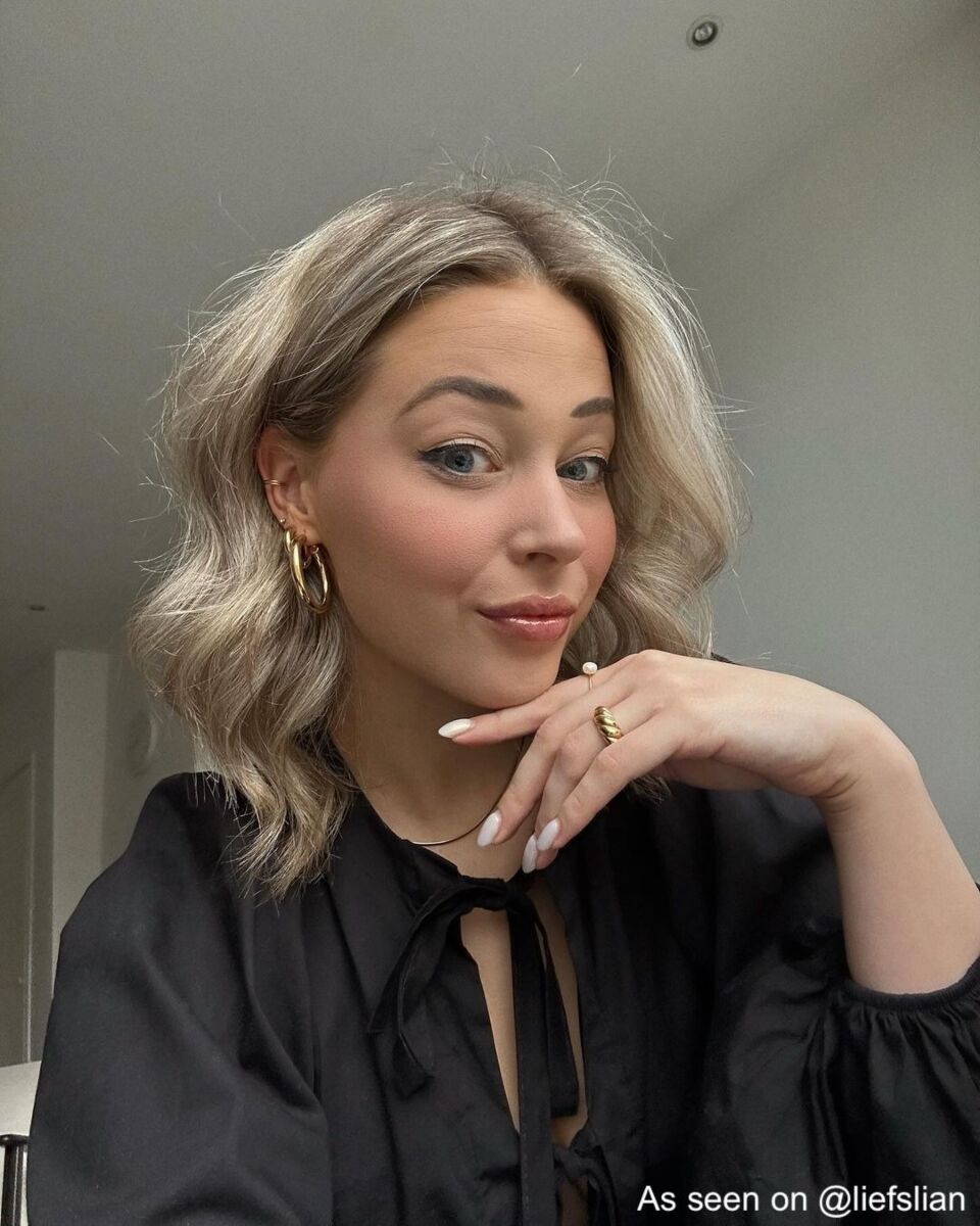 Influencer draagt ear cuff gouf
