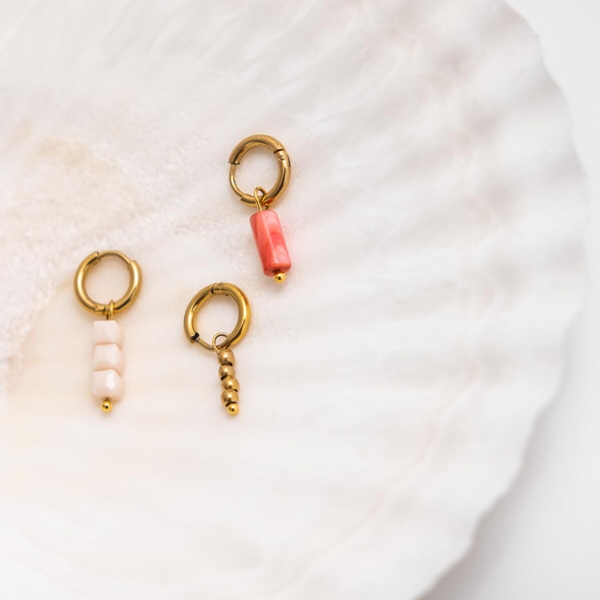 Shop jouw oorringetjes met steentjes in het goud