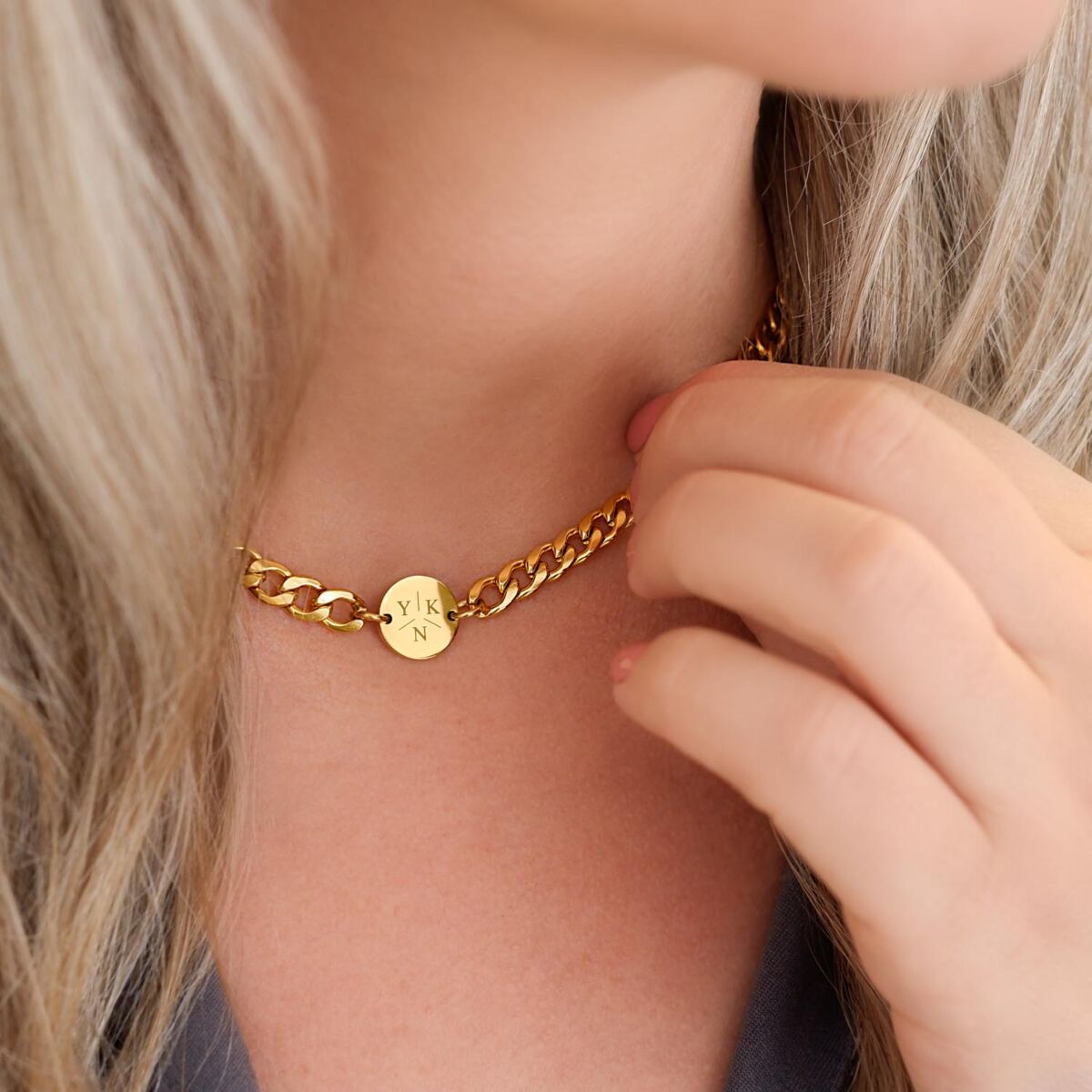 Gouden chunky initial ketting met 3 letters