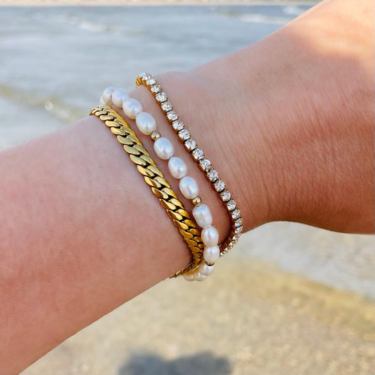 armbandjes om pols