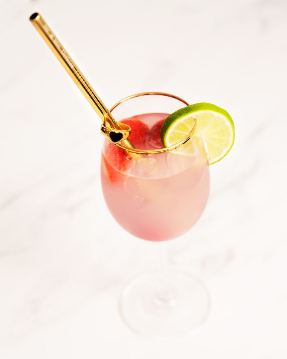 Cocktail met gouden ring