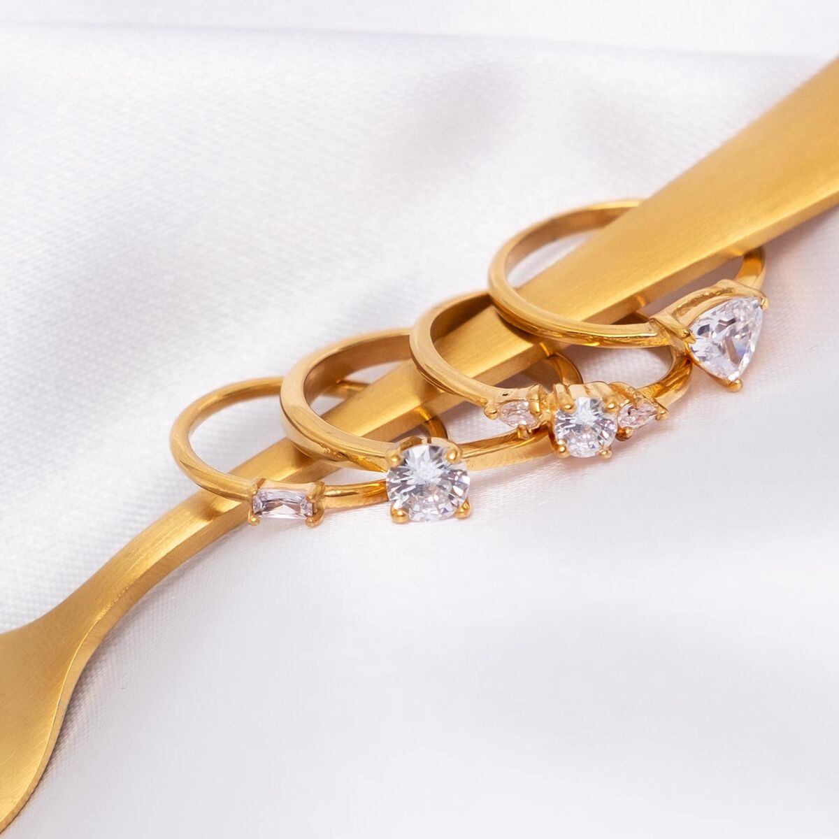Gouden ringen met sparkle steentjes