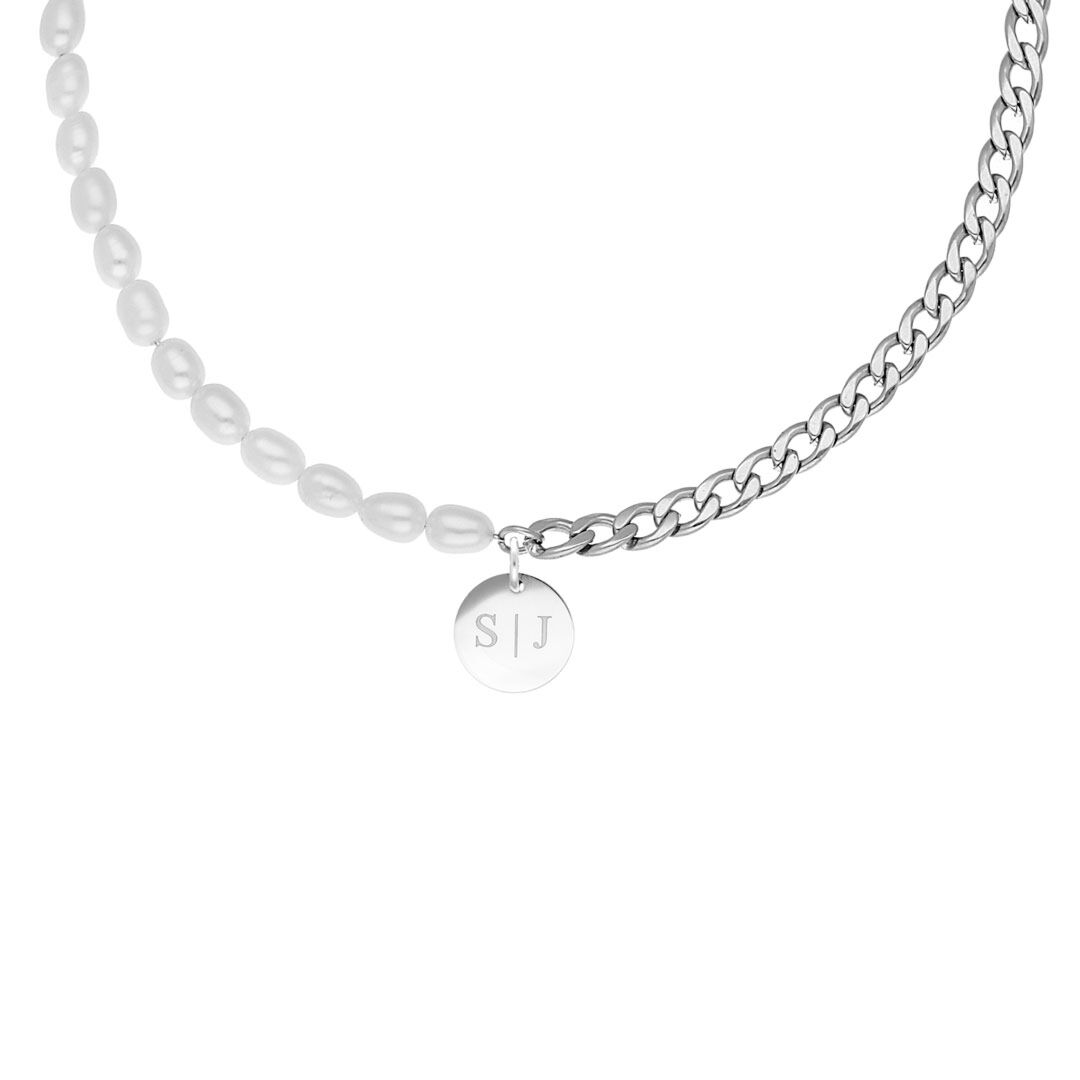 Zilveren schakelketting met parels en gravering