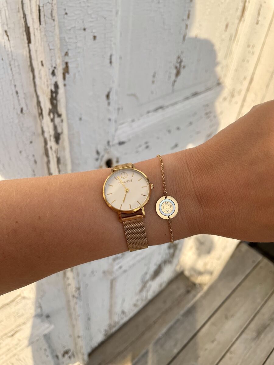 Mix van gouden armband en horloge