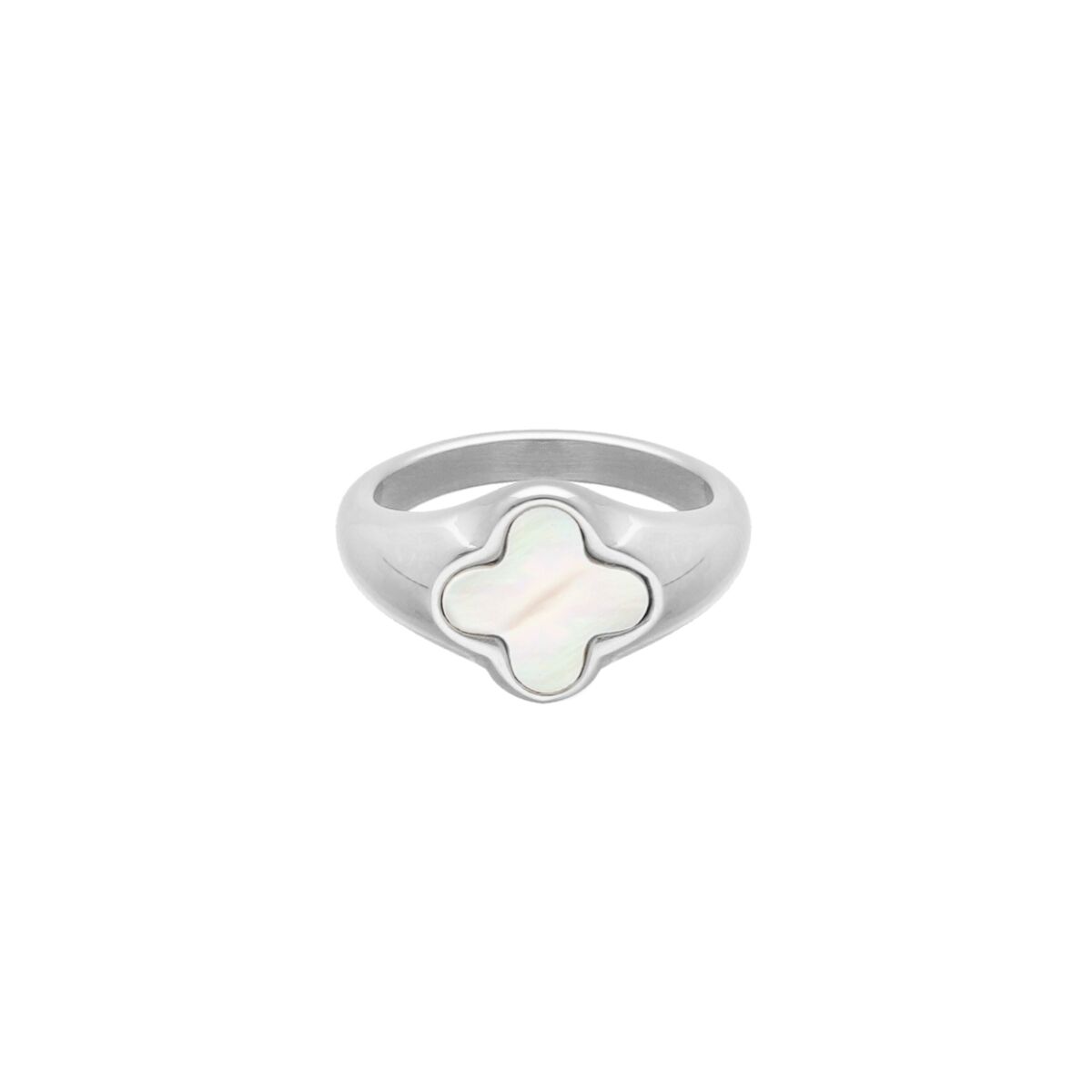 Zilveren ring met parelmoer klavertje