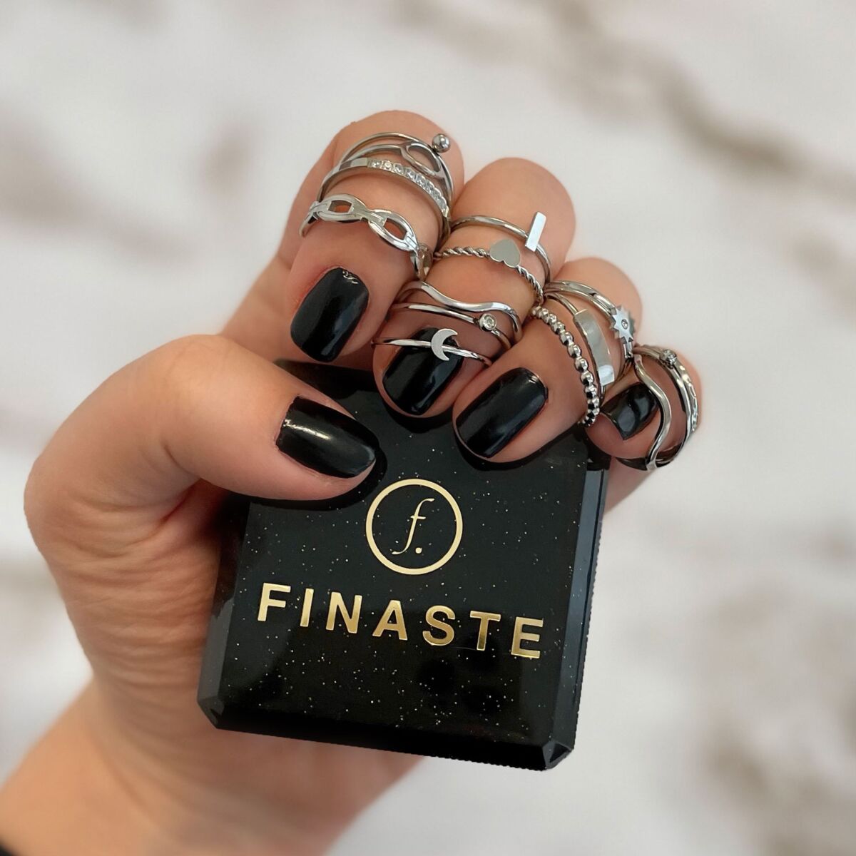 Mooie ring voor om de hand voor een complete look