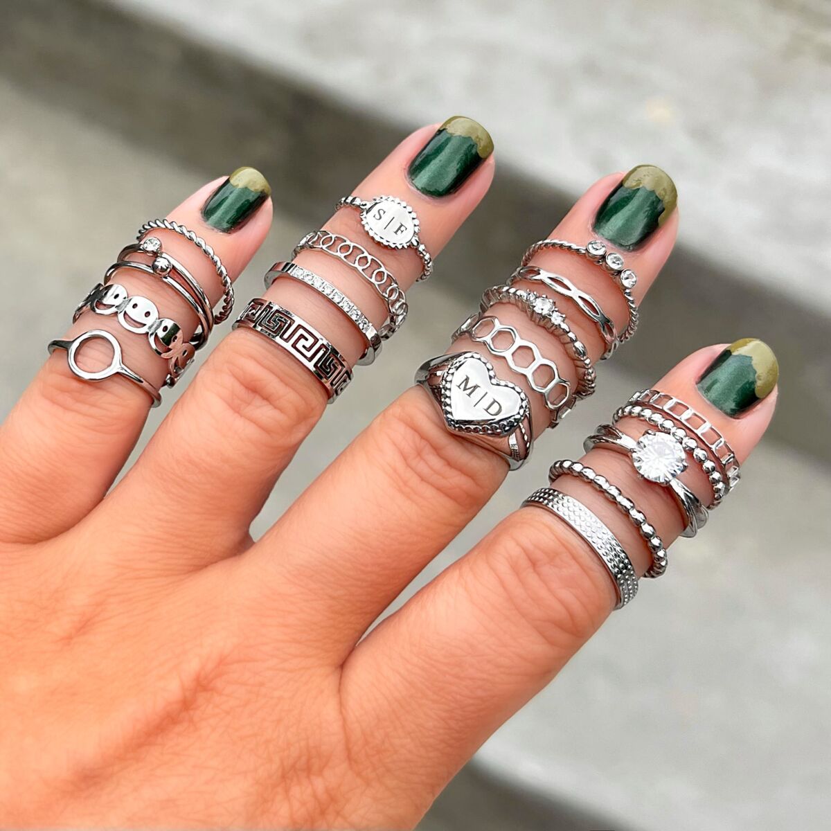 Ringen zilver om vingers