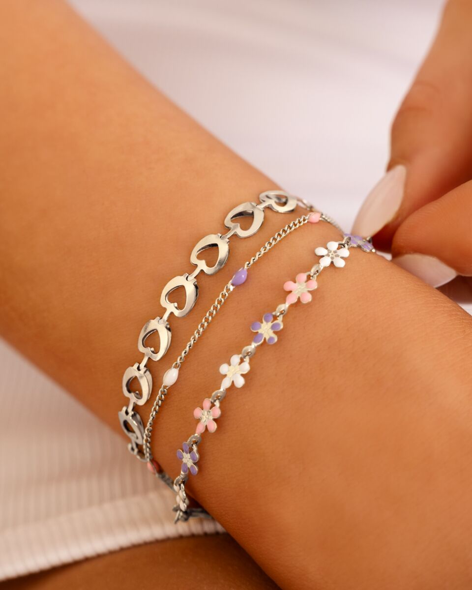 Multi color armbanden om pols
