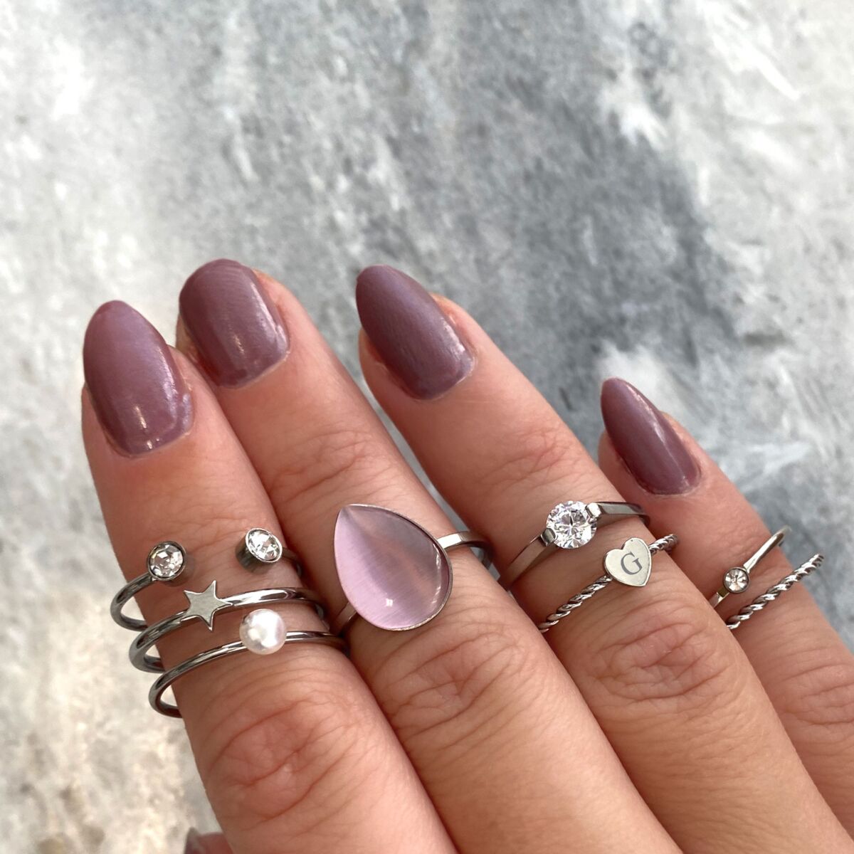 leuke zilveren ringen voor om de hand voor een complete look