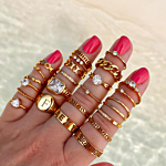 Mix en match de goudkleurige sieraden
