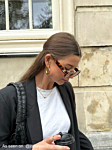 Influencer draagt chunky statement hoops