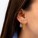 Gouden oorbellen van meisje