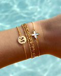 Gouden armparty met initial armband