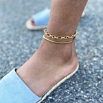 Mix van gouden enkelbandjes