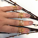 Goudkleurige minimalistische ringen