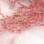 Trendy oorbellen met roze details