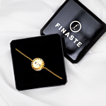 Gouden vintage armband met gravering in sieradendoosje