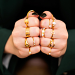 gouden ringen mix om hand