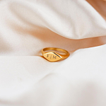 Gouden ring met naam gravering