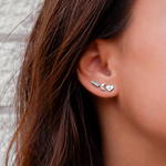 Trendy oorbellen met bar in de oor met steentjes