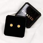 Stud oorbellen met champagne steentje in sieradendoosje