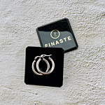 Trendy oorringen in een sieradendoosje om te dragen