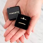 trendy ringen in een sieradendoosje om cadeau te geven