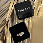 Gouden ring met statement steen in het midden goud