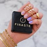 trendy mix van ringen om de hand voor een mooie look