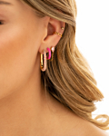 Mix van gouden oorbellen met ear cuff