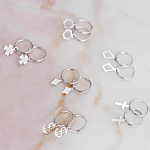 Mix van zilveren oorringen