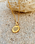gouden ketting met vingerafdruk in de vorm van een hart