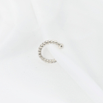 Zilveren ear cuff met bolletjes