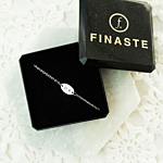 GRaveerbaar armbandje met twee letters in doosje