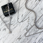 Leuke mix van kettingen op een plaatje om te kopen